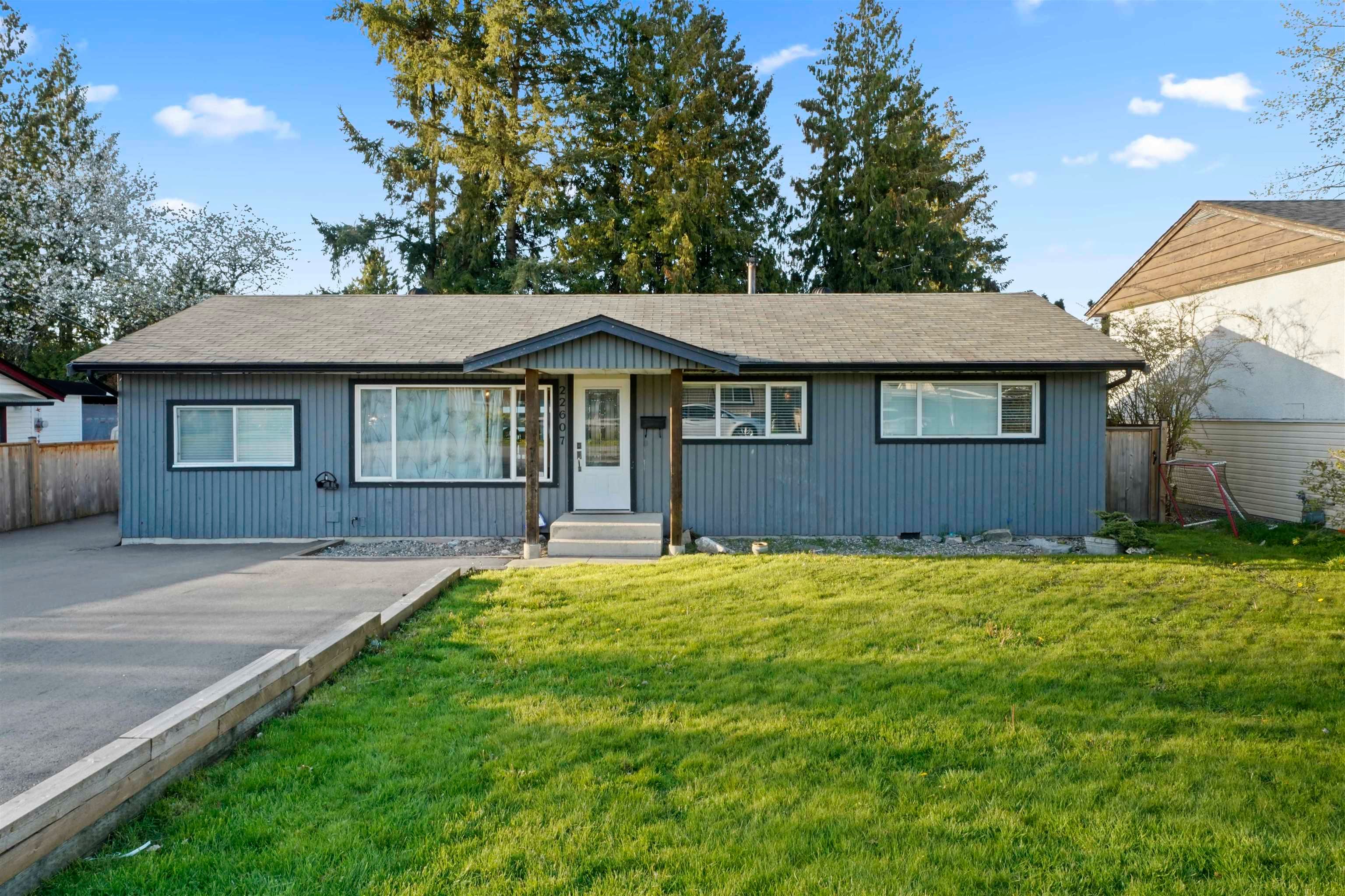 Main Photo: 22607 123 Avenue in Maple Ridge: East Central House for sale : MLS®# R2772812