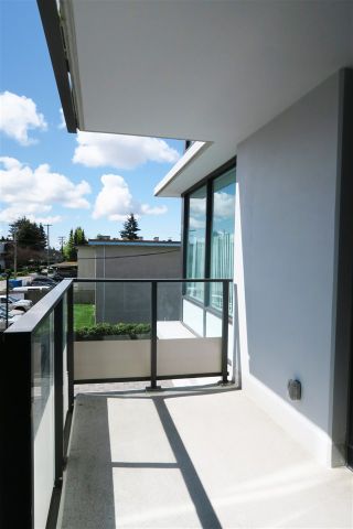 Photo 6: 202 6658 DOW Avenue in Burnaby: Metrotown Condo for sale in "MODA BY POLYGON" (Burnaby South)  : MLS®# R2169248