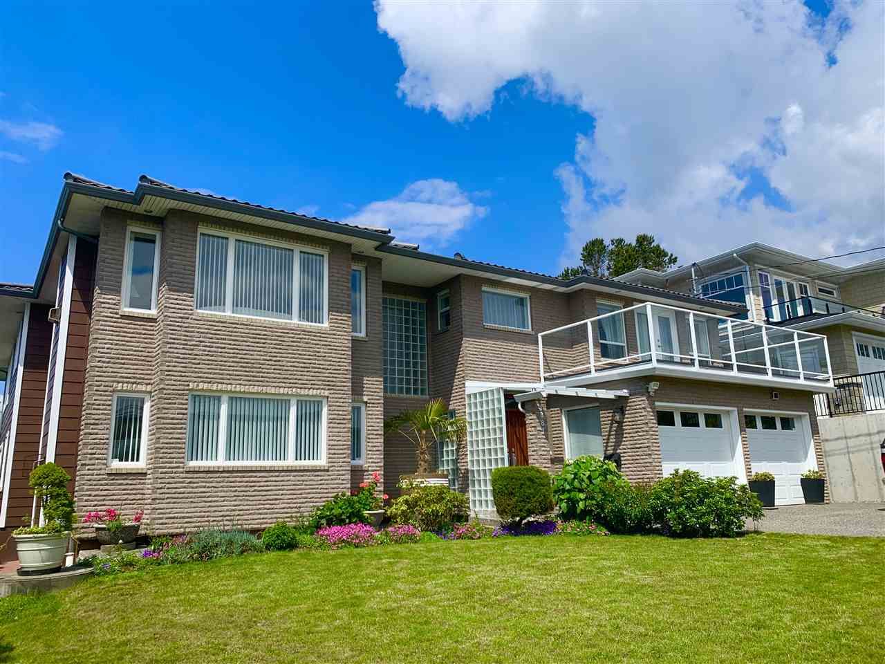 Main Photo: 1081 LEE Street: White Rock House for sale (South Surrey White Rock)  : MLS®# R2463700