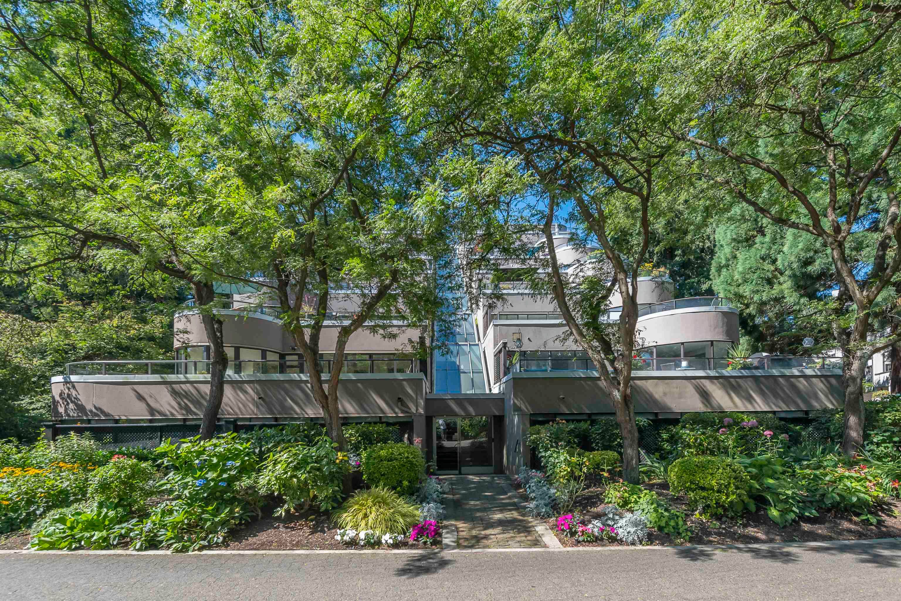 Main Photo: 67 1425 LAMEY'S MILL Road in Vancouver: False Creek Condo for sale in "Harbour Terrace" (Vancouver West)  : MLS®# R2673313