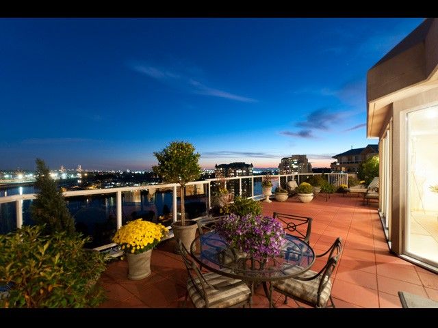 Main Photo: SPH -1 1185 Quayside Drive in New Westminster: Condo for sale : MLS®# v975858