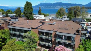 Photo 3: 307 2255 YORK Avenue in Vancouver: Kitsilano Condo for sale in "THE BEACH HOUSE" (Vancouver West)  : MLS®# R2881730