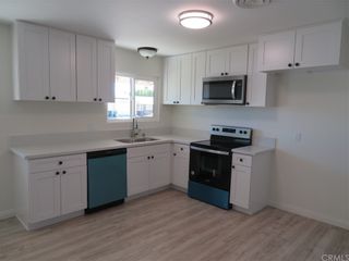Photo 5: 200 Ruby Avenue in Hemet: Residential for sale (SRCAR - Southwest Riverside County)  : MLS®# OC21243365