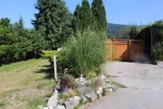 Photo 4: 100 1413 SUNSHINE COAST Highway in Gibsons: Gibsons & Area Manufactured Home for sale in "POPLARS MOBILE HOME PARK" (Sunshine Coast)  : MLS®# R2395962