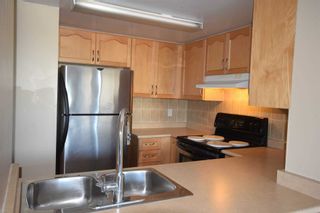 Photo 2: 2106 55 George Appleton Way in Toronto: Downsview-Roding-CFB Condo for lease (Toronto W05)  : MLS®# W5112384