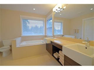 Photo 10: 2431 KITCHENER Avenue in Port Coquitlam: Woodland Acres PQ House for sale in "WOODLAND ACRES" : MLS®# V1103890