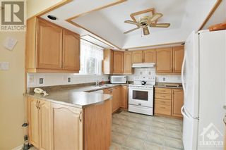 Photo 11: 745 HAUTEVIEW CRESCENT in Ottawa: House for sale : MLS®# 1377774