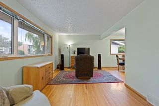 Photo 3: 2707 40 Street SW in Calgary: Glendale Detached for sale : MLS®# A2054442