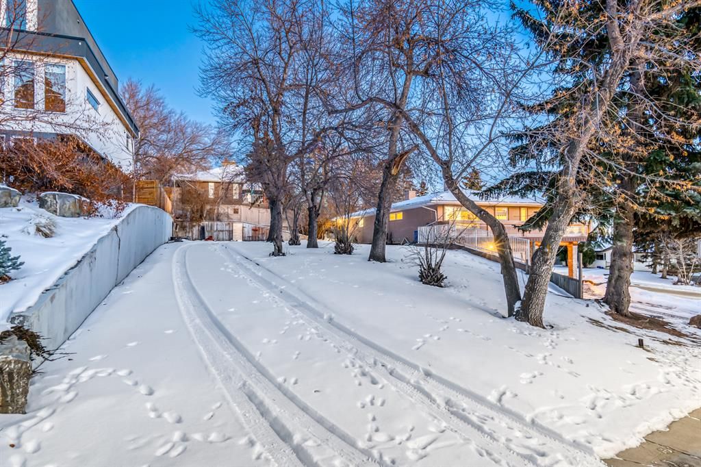 Main Photo: 1308 17A Street NW in Calgary: Hounsfield Heights/Briar Hill Residential Land for sale : MLS®# A2015635
