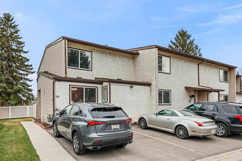 Main Photo: 204 9930 Bonaventure Drive SE in Calgary: Willow Park Row/Townhouse for sale : MLS®# A1214741