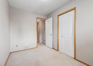Photo 18: 128 Queensland Place SE in Calgary: Queensland Detached for sale : MLS®# A1224303