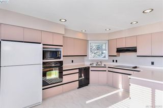Photo 2: 4299 Panorama Pl in VICTORIA: SE Lake Hill House for sale (Saanich East)  : MLS®# 774088