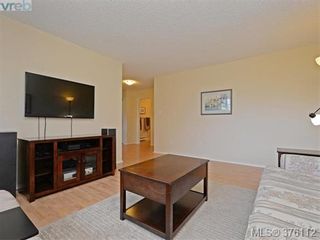 Photo 2: 1701 Jefferson Ave in VICTORIA: SE Gordon Head Half Duplex for sale (Saanich East)  : MLS®# 755004