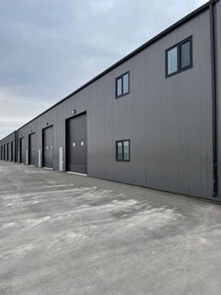 Photo 1: 4 735 Schultz Avenue in Niverville: R07 Industrial / Commercial / Investment for sale : MLS®# 202302308