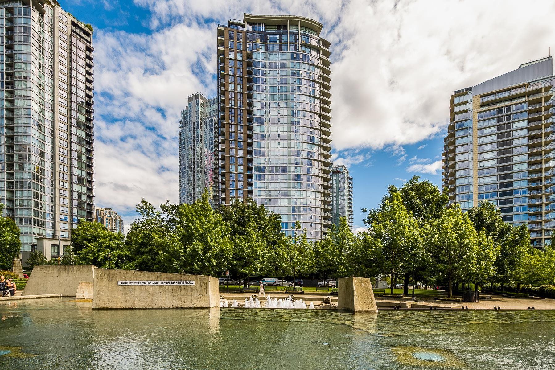 Main Photo: 1705 455 BEACH CRESCENT in Vancouver: Yaletown Condo for sale (Vancouver West)  : MLS®# R2708551