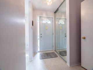 Photo 5: 75 811 Connaught Avenue in Ottawa: Queensway Terrace North House for sale : MLS®# 1025820