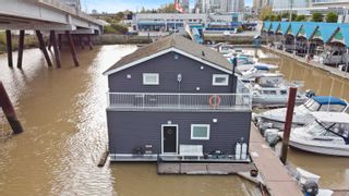 Photo 2: E26 8331 RIVER Road in Richmond: West Cambie House for sale in "Vancouver Marina" : MLS®# R2773379