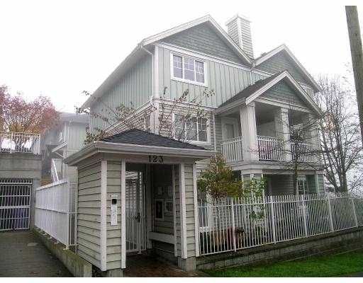 Main Photo: 1 123 7TH ST in New Westminster: Uptown NW Townhouse for sale in "ROYAL CITY TERRACE" : MLS®# V566303