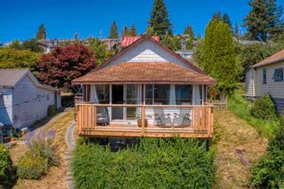 Photo 1: 517 SOUTH FLETCHER Street in Gibsons: Gibsons & Area House for sale (Sunshine Coast)  : MLS®# R2599686