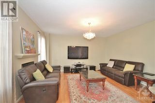 Photo 9: 212 ANNAPOLIS CIRCLE in Ottawa: House for sale : MLS®# 1373749