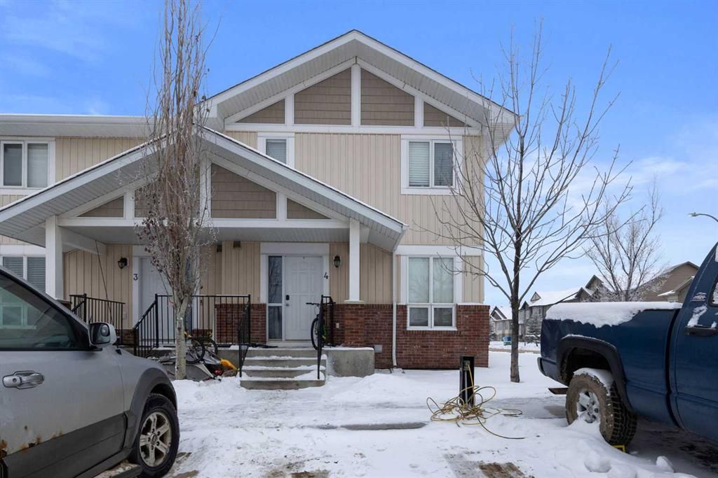 Main Photo: 4 248C Grosbeak Way: Fort McMurray Row/Townhouse for sale : MLS®# A2103432