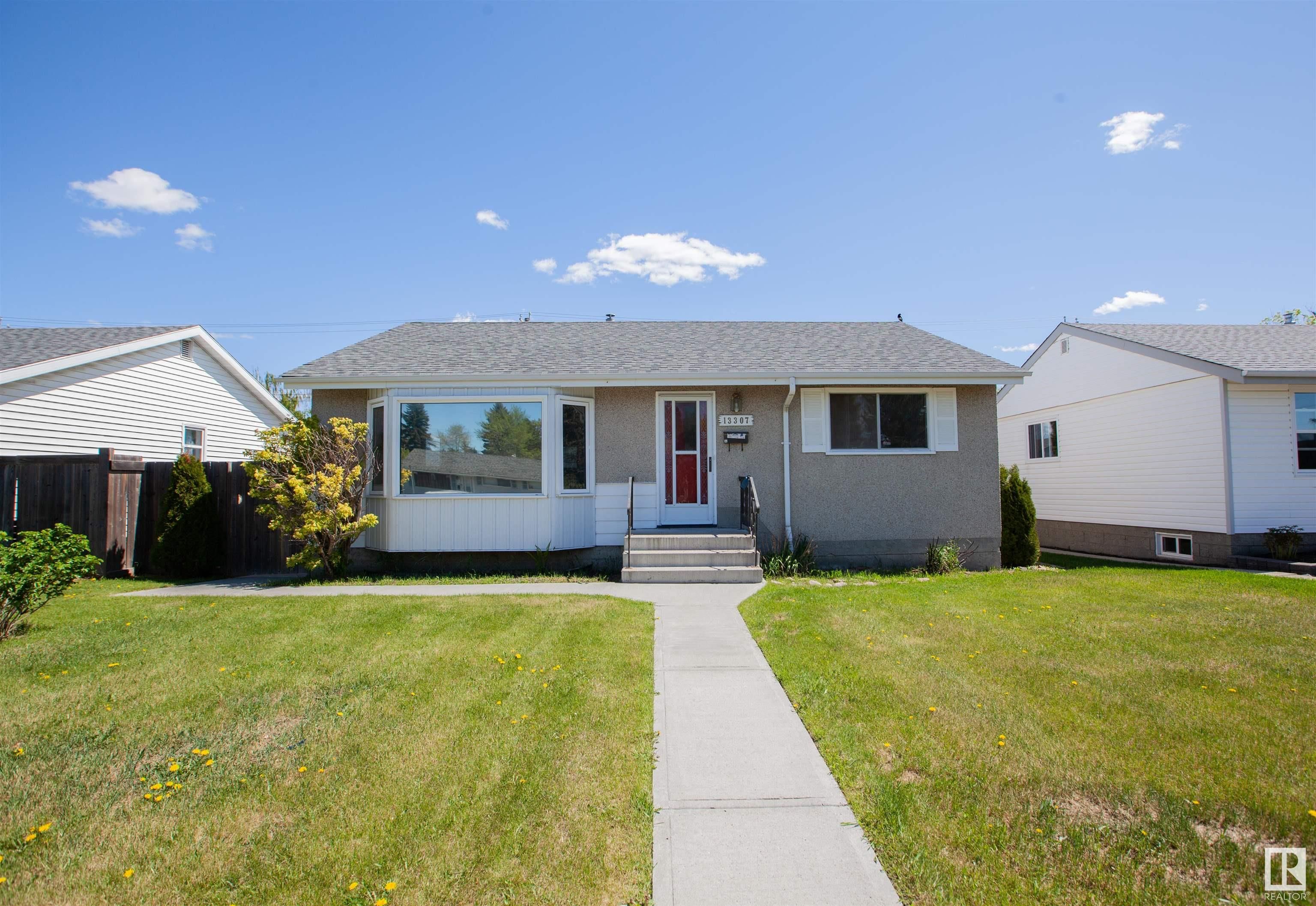 Main Photo: 13307 135 Street in Edmonton: Zone 01 House for sale : MLS®# E4295979