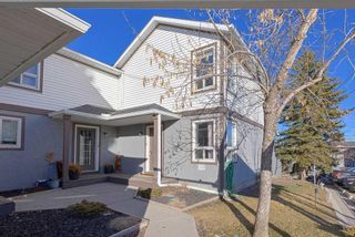 Main Photo: 1701 Signal Hill Green SW in Calgary: Signal Hill Row/Townhouse for sale : MLS®# A2109136