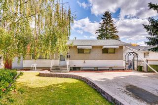 Photo 2: 236 Fairview Drive SE in Calgary: Fairview Detached for sale : MLS®# A2082943