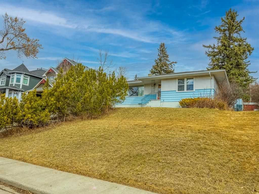 Main Photo: 3712 8 Avenue NW in Calgary: Parkdale Detached for sale : MLS®# A1253578