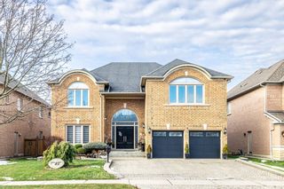 Photo 1: 76 Silver Rose Crescent in Markham: Cachet House (2-Storey) for sale : MLS®# N8249428
