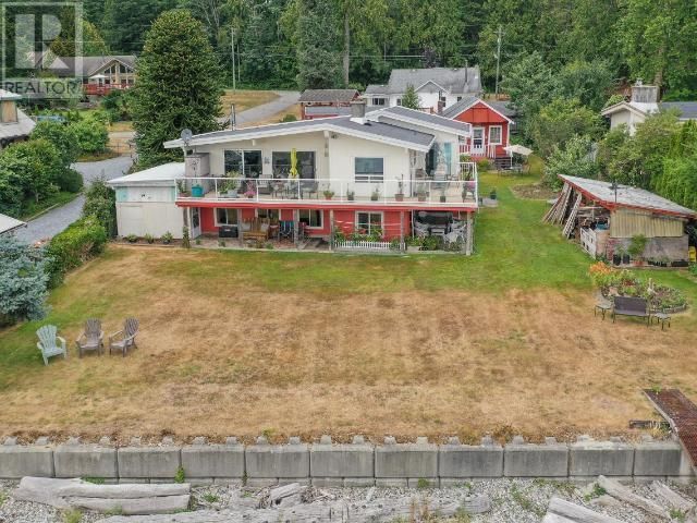 Main Photo: 12249 ARBOUR ROAD in Powell River: House for sale : MLS®# 17210