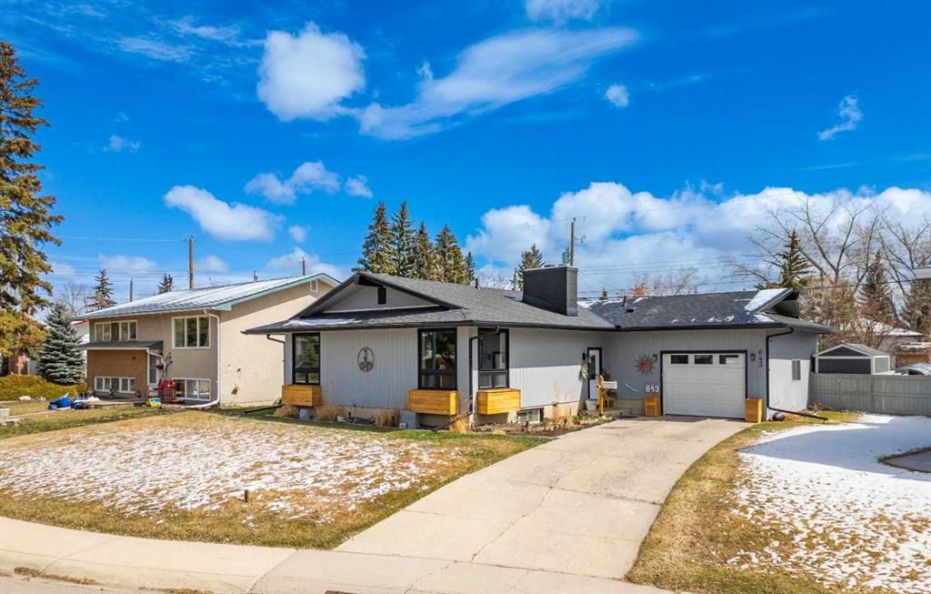 Main Photo: 643 Woodsworth Road SE in Calgary: Willow Park Detached for sale : MLS®# A2123810
