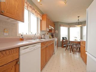 Photo 7: 63 Salmon Crt in VICTORIA: VR Glentana Manufactured Home for sale (View Royal)  : MLS®# 783796