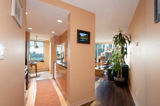Photo 4: 1009 189 DAVIE STREET in Vancouver: Yaletown Condo for sale (Vancouver West)  : MLS®# R2746496