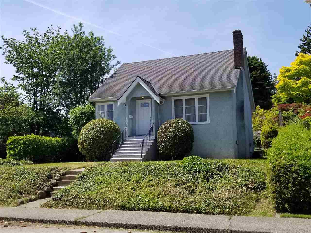 Main Photo: 835 CHESTNUT Street in New Westminster: The Heights NW House for sale in "VICTORY HEIGHTS" : MLS®# R2181919