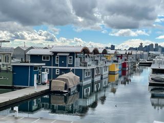 Main Photo: JWN137B ESPLANADE Avenue in North Vancouver: Mosquito Creek House for sale in "MOSQUITO CREEK MARINA" : MLS®# R2864269