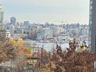 Photo 3: 607 550 PACIFIC Street in Vancouver: Yaletown Condo for sale in "AQUA AT THE PARK" (Vancouver West)  : MLS®# R2518255