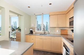 Photo 8: 2701 1201 MARINASIDE CRESCENT in Vancouver: Yaletown Condo for sale (Vancouver West)  : MLS®# R2602027