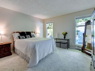 Photo 12: 8584 W Echo Pl in North Saanich: NS Dean Park House for sale : MLS®# 881743