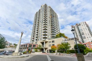 Photo 3: 1705 1 RENAISSANCE SQUARE in New Westminster: Quay Condo for sale : MLS®# R2623606