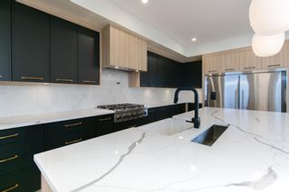 Photo 6: 17 White Oak Crescent SW in Calgary: Wildwood Detached for sale : MLS®# A2033470