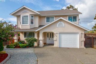 Photo 1: 8 709 Luscombe Pl in VICTORIA: Es Esquimalt House for sale (Esquimalt)  : MLS®# 825765