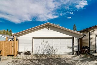Photo 4: 11 Millbank Court SW in Calgary: Millrise Detached for sale : MLS®# A1221341