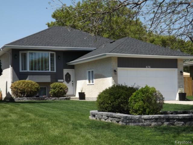 Main Photo: 676 Community Row in Winnipeg: House for sale : MLS®# 1513741
