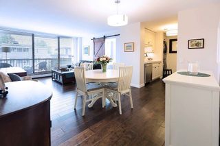 Photo 1: 302 2445 W 3RD Avenue in Vancouver: Kitsilano Condo for sale in "Carriage House" (Vancouver West)  : MLS®# R2294269