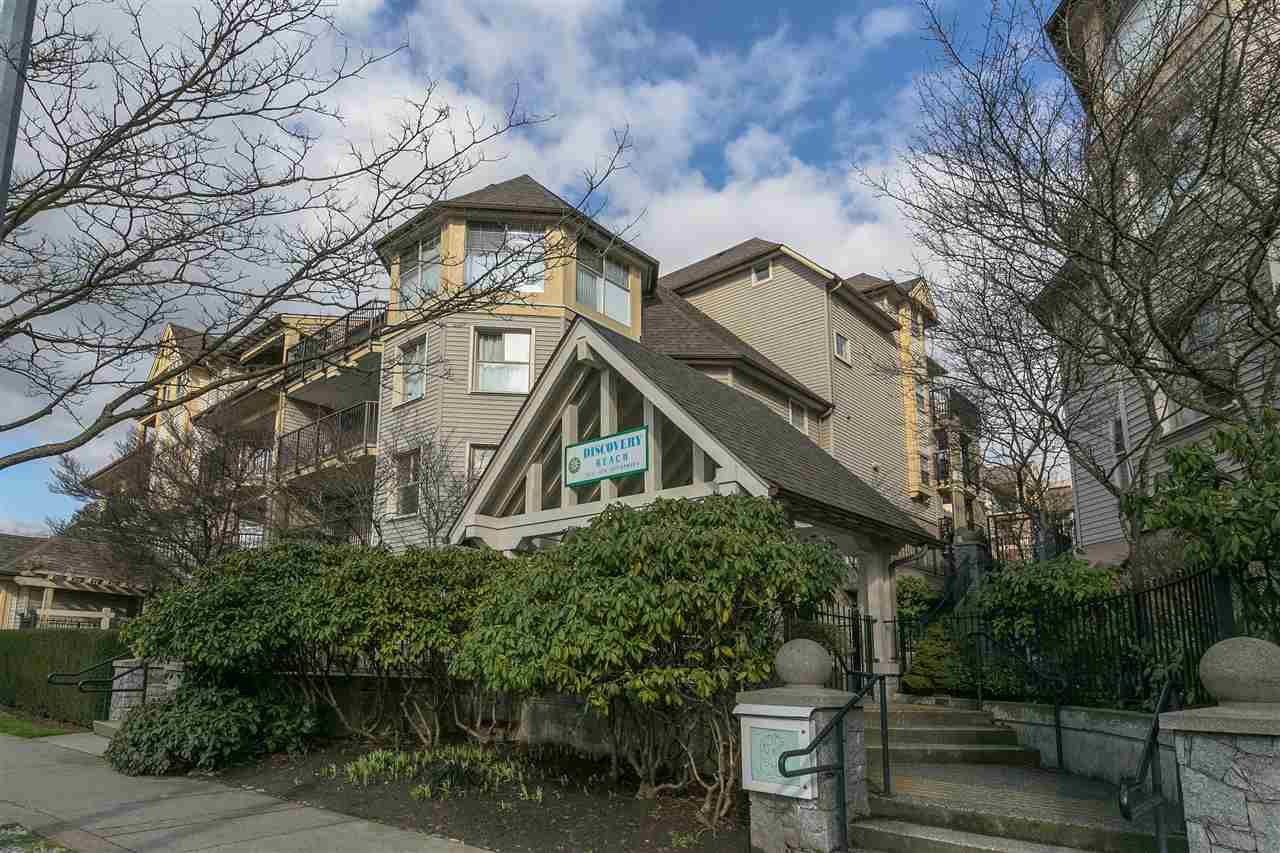 Main Photo: 303 215 TWELFTH Street in New Westminster: Uptown NW Condo for sale in "Discovery Reach" : MLS®# R2436979