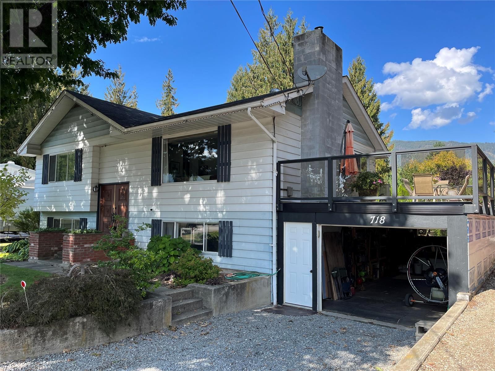 Main Photo: 718 Maple Street, in Sicamous: House for sale : MLS®# 10284253