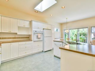 Photo 5: 7989 Simpson Rd in Central Saanich: CS Saanichton House for sale : MLS®# 855130