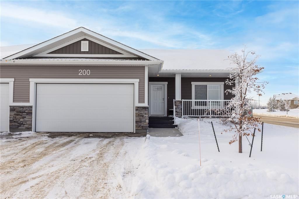 Main Photo: 200 1200 Parr Hill Drive in Martensville: Residential for sale : MLS®# SK917338