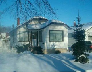 Photo 1: 267 MUNROE Avenue in Winnipeg: East Kildonan Single Family Detached for sale (North East Winnipeg)  : MLS®# 2701402